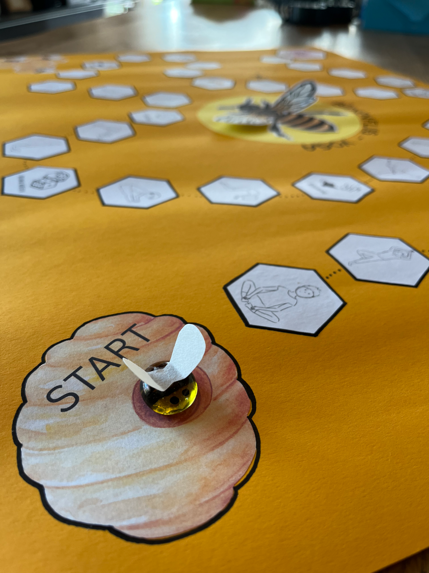 Yogaspiel "Bienenflug" (zum Download bei Eduki)