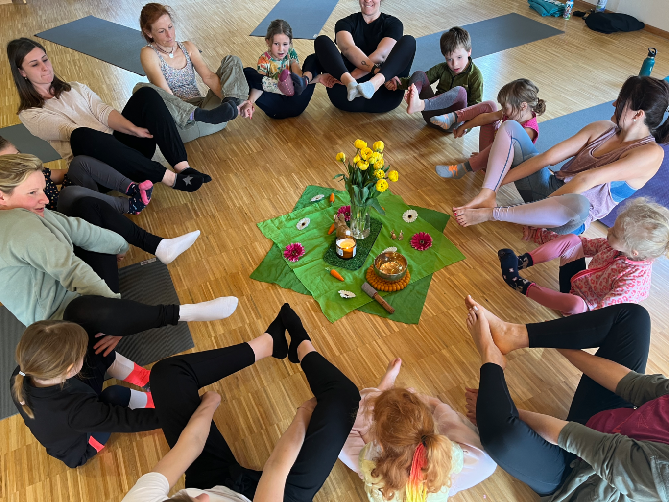 Elter-Kind "Flower-Power Osteryoga"