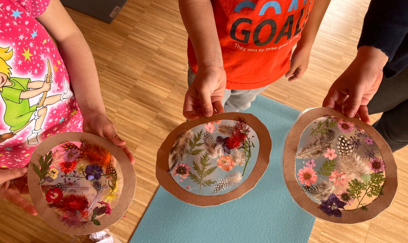 Osterfensterbilder mit getrockneten Blüten