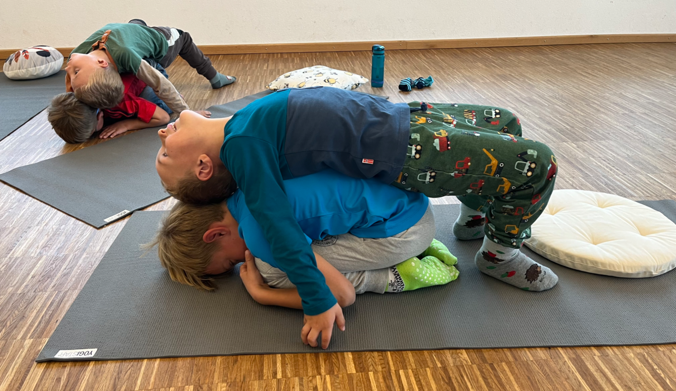 Partnerrückbeuge im YoliYoga®