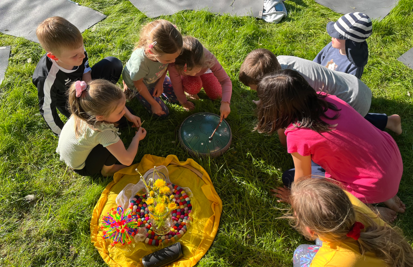 Stundenabschluss mit der Zungentrommel